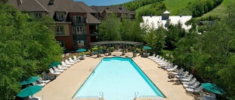 Seasonal outdoor pool, open 8:00 AM to 8:00 PM, pool loungers