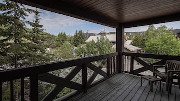 Suite, 2 habitaciones, cocina (Village) | Balcón