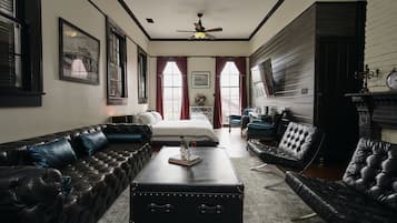 Royal Suite | 高級寢具、房內夾萬、熨斗/熨衫板、免費 Wi-Fi