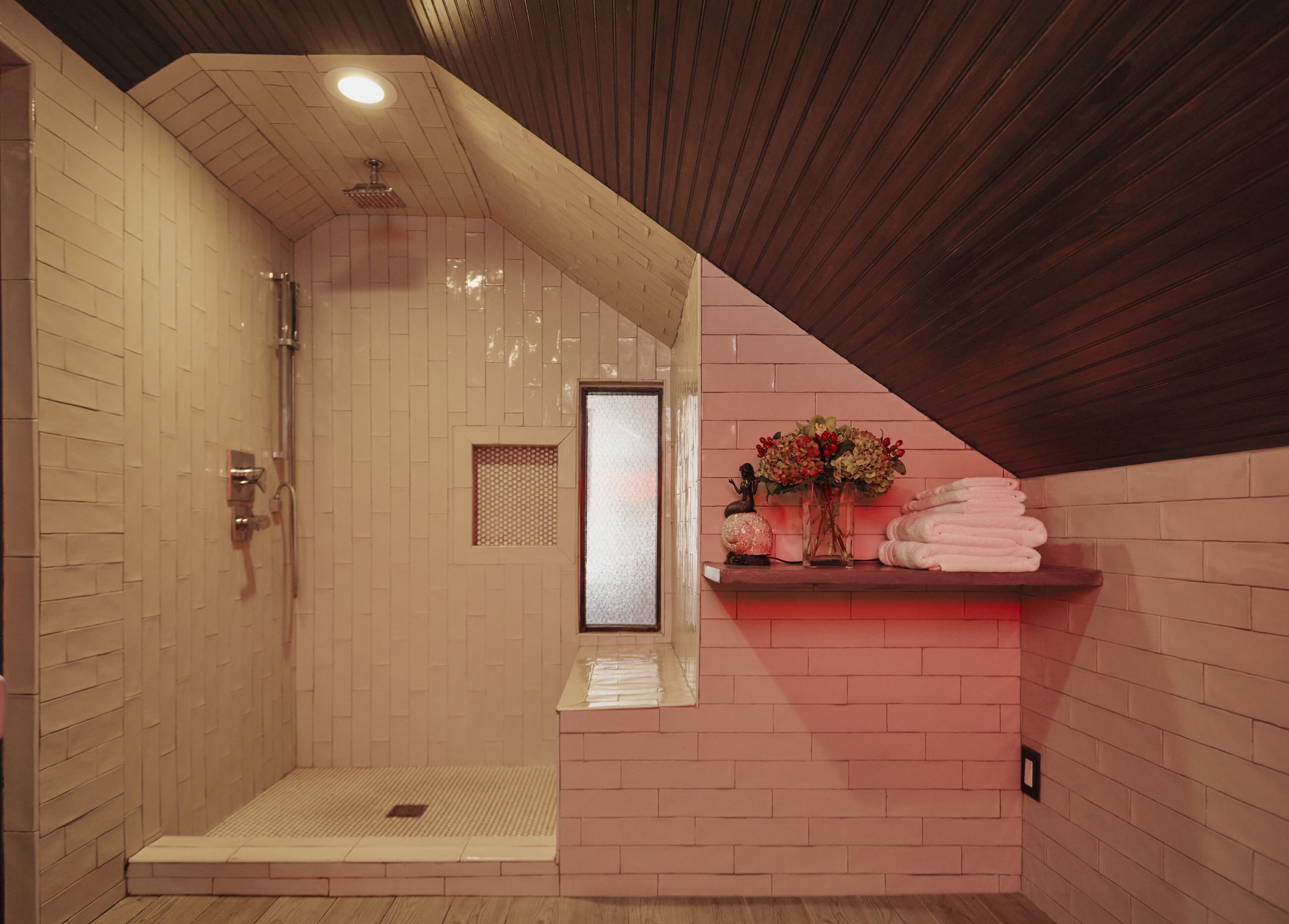 Foto - Royal Street Inn & Bar