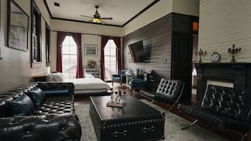 Royal Suite | Premium bedding, in-room safe, iron/ironing board, free WiFi