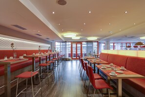 Buffet déjeuner (16.90 EUR par personne)