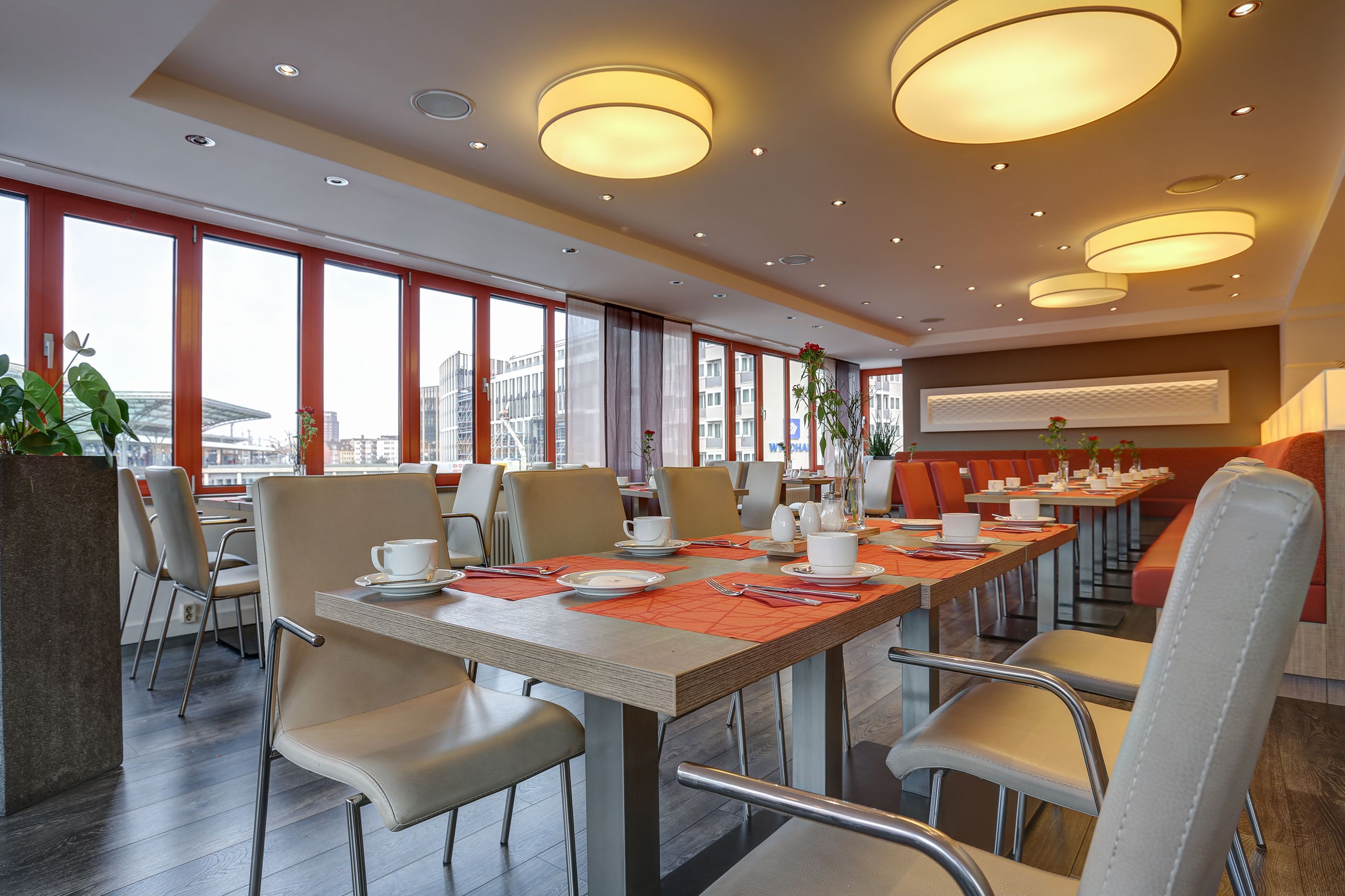 Desayuno buffet diario (EUR 16.90 por persona)