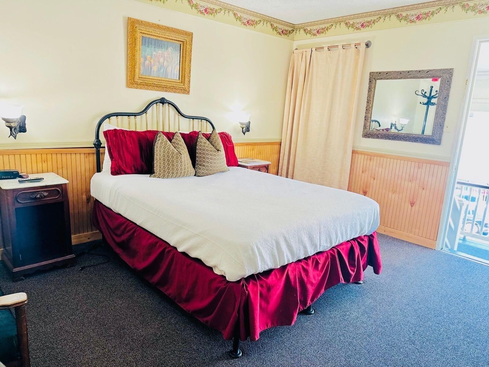 Deluxe One Queen Bed | Individually decorated, individually furnished, iron/ironing board