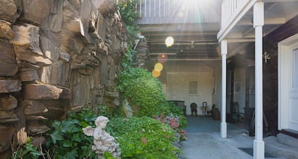 Gunn House Hotel