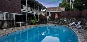 Piscine extérieure (ouverte en saison)