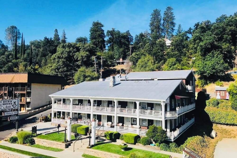 Gunn House Hotel