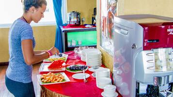 Café da manhã com buffet grátis todos os dias