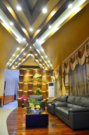 Lobby sitting area - Golden City Light Hotel (Mandalay)