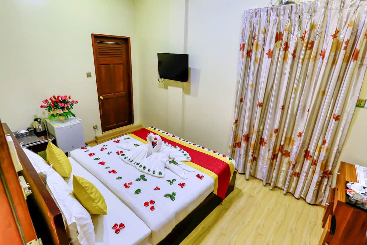 Kamar Double atau Twin Standar, 1 kamar tidur | Seprai premium, brankas, meja kerja, dan tirai kedap cahaya