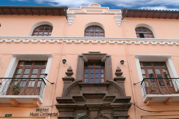 숙박 시설 입구