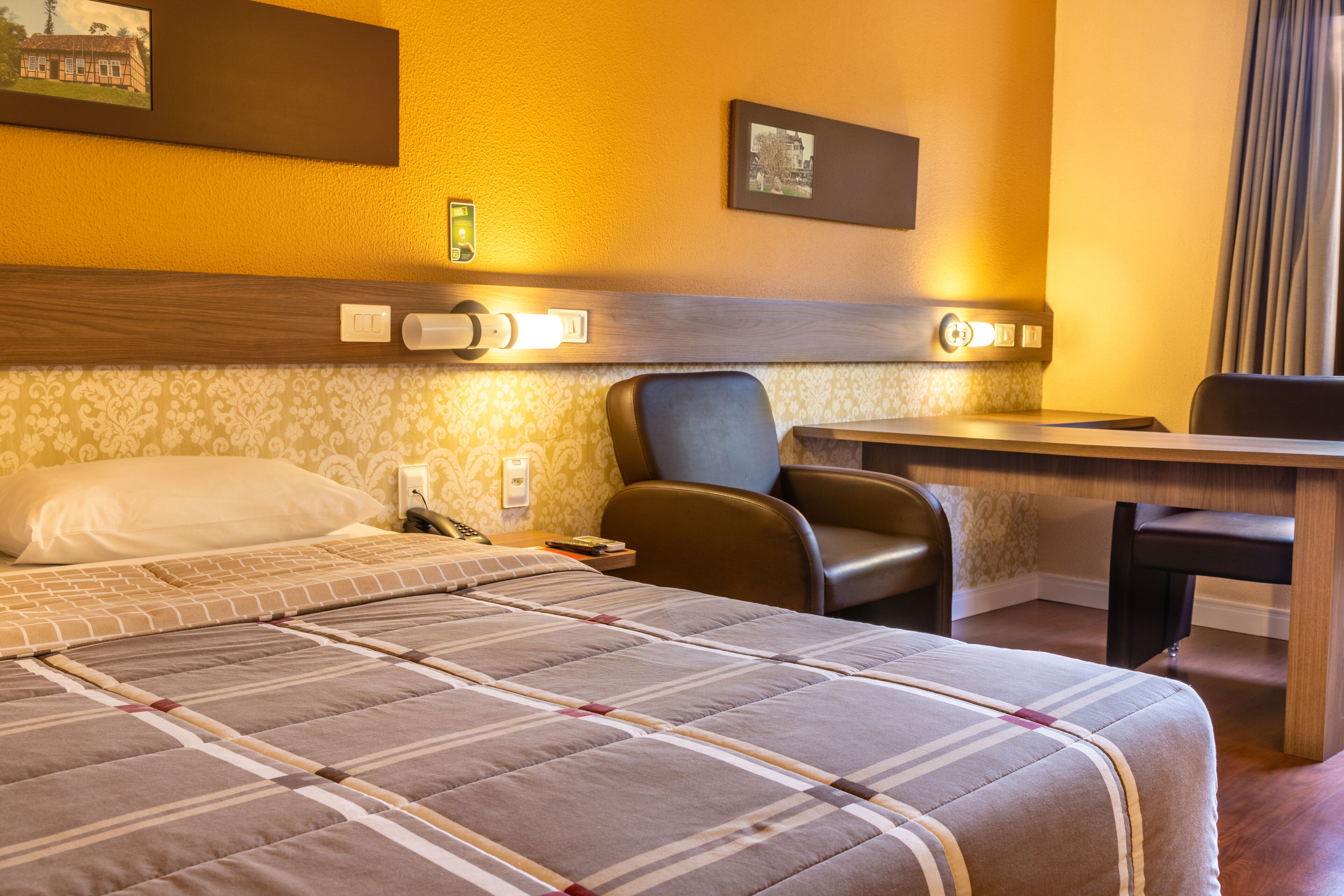 standard room, 1 double bed | 1 bedroom, minibar, in-room safe, desk