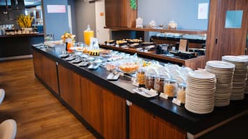 Café da manhã com buffet todos os dias mediante uma taxa