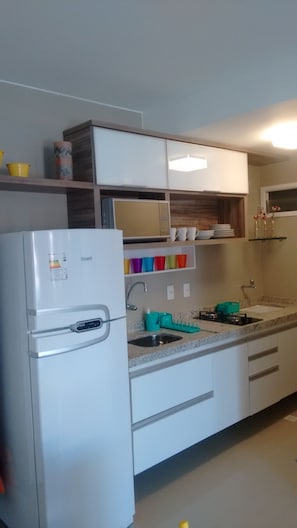Full-size fridge, microwave, stovetop, coffee/tea maker - VG Fun Beach Front Apartamentos (Fortaleza)