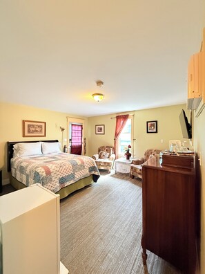 Room - Heartwood Inn (Drumheller)