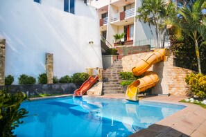 2 piscinas al aire libre