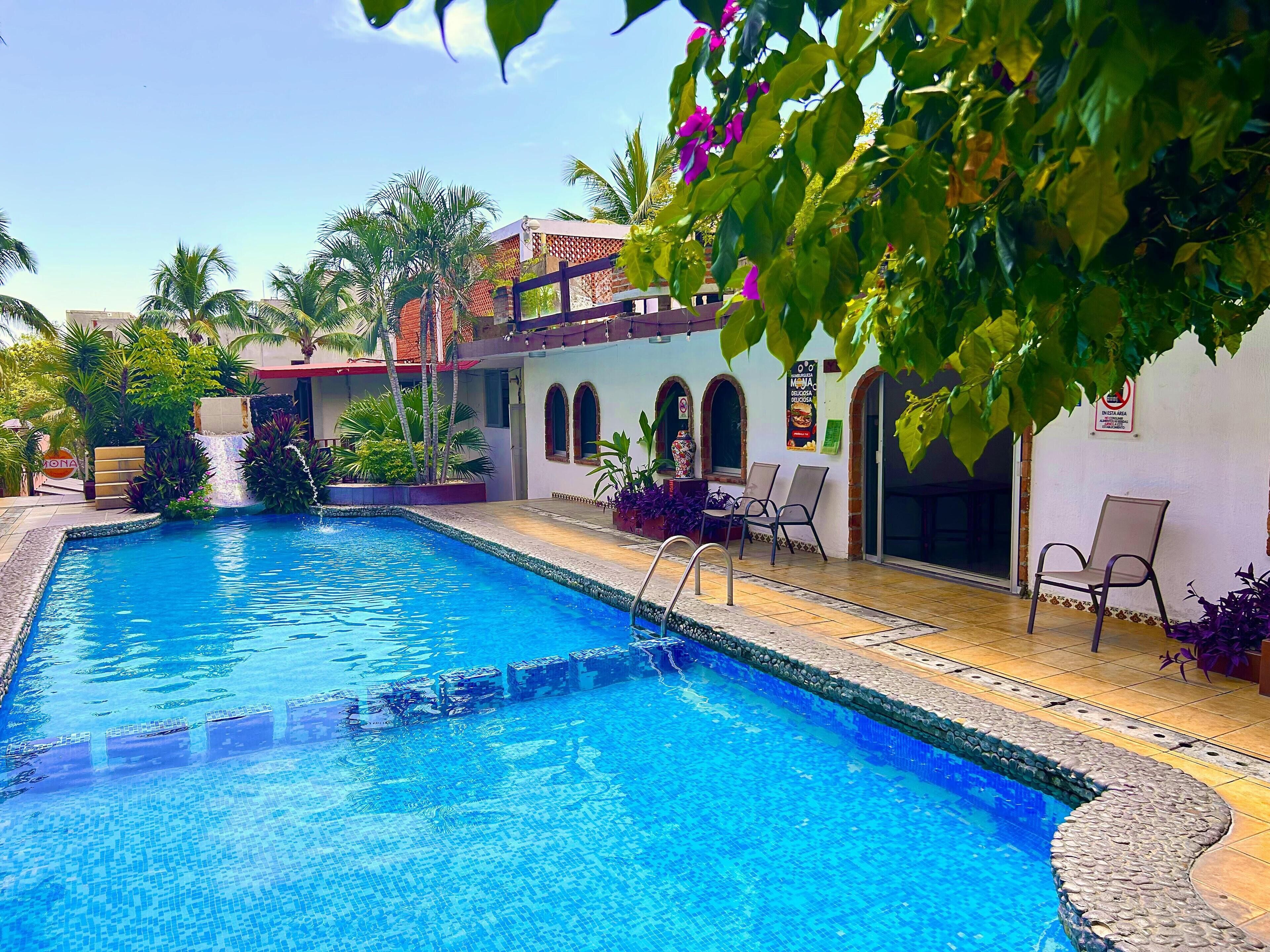 2 albercas al aire libre 