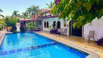 2 outdoor pools