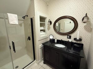 Suite Standard, 1 très grand lit et 1 canapé-lit | Salle de bain