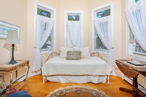 Standard Room | Premium bedding, individually decorated, individually furnished - The Victoria Inn  (Hampton)