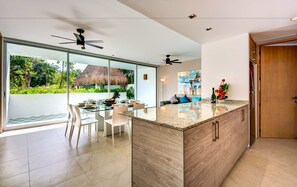 Apartment, 4 Bedrooms | In-room dining