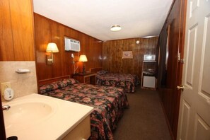 Double Room, 2 Queen Beds - Comfort Green Motel (Thayer)