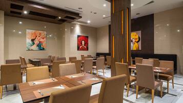 TĂ€gliches FrĂŒhstĂŒcksbuffet (250 THB pro Person)