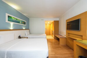 Minibar, in-room safe, individually decorated, individually furnished - Maple Hotel (Bangkok)