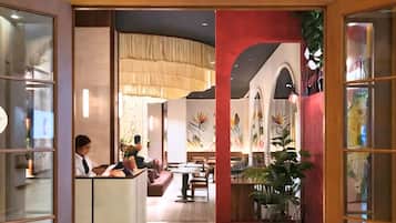 Breakfast, lunch, dinner served; international cuisine