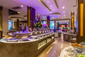 Daily buffet breakfast (THB 250 per person)