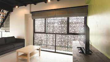 Duplex, 1 Bedroom | Living room | Flat-screen TV
