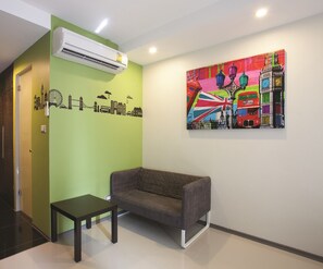 Monolocale | Area soggiorno | TV a schermo piatto