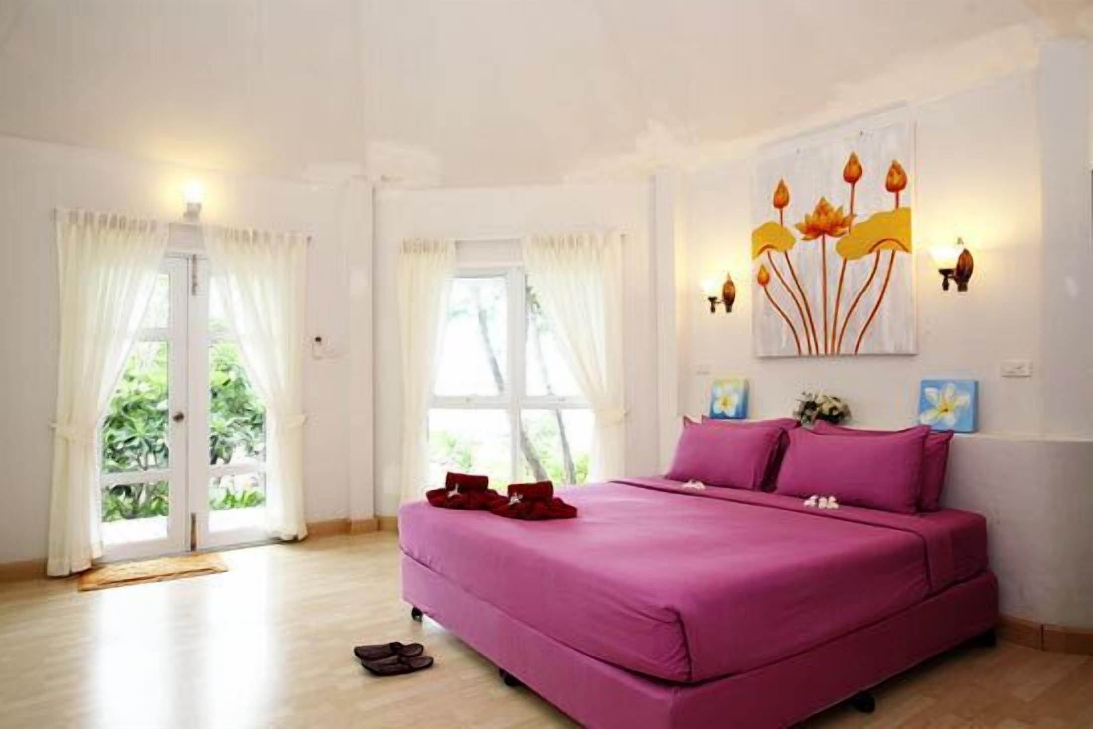 beach front deluxe cottage  | in-room safe, rollaway beds