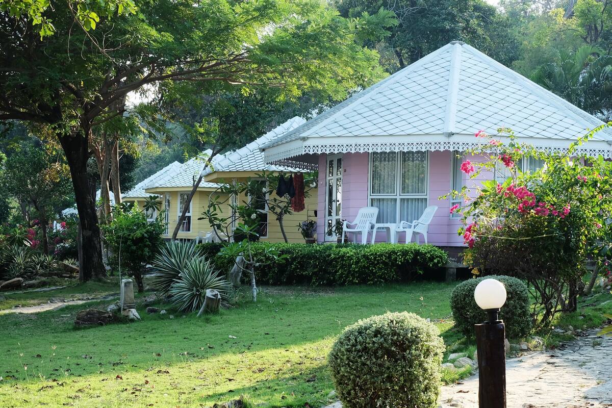 Beach front deluxe cottage  | Property grounds