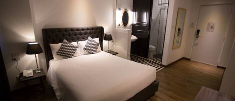 Premier Room | In-room safe, desk, free WiFi, bed sheets