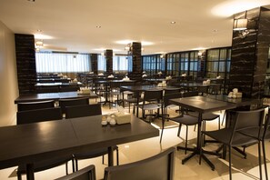 Restaurant - First House Hotel (Bangkok)