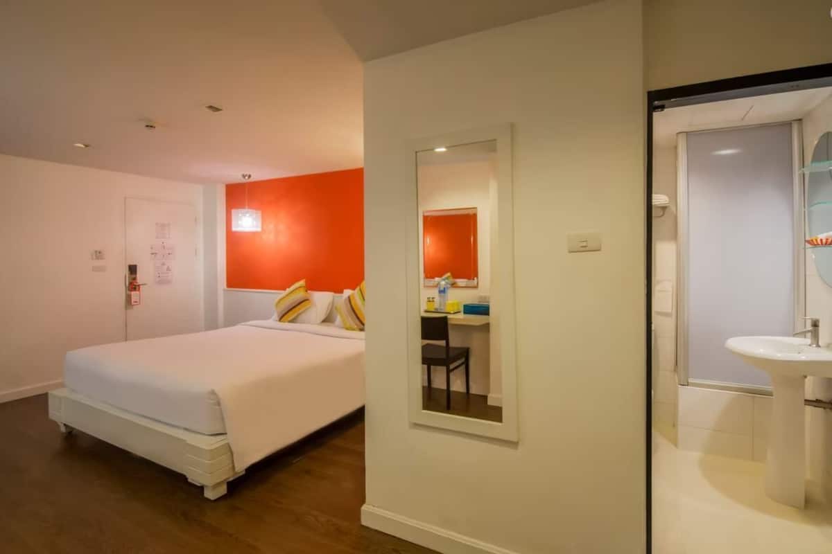 In-room safe, desk, free WiFi, bed sheets