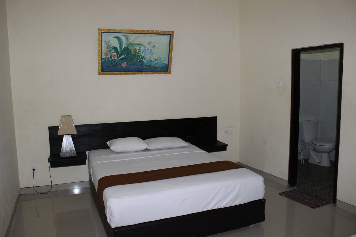 Superior Room | Desk, WiFi (free), bed sheets