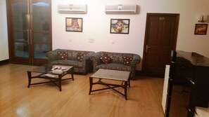 Lobby sitting area - Tavisha Villa (Gurugram)