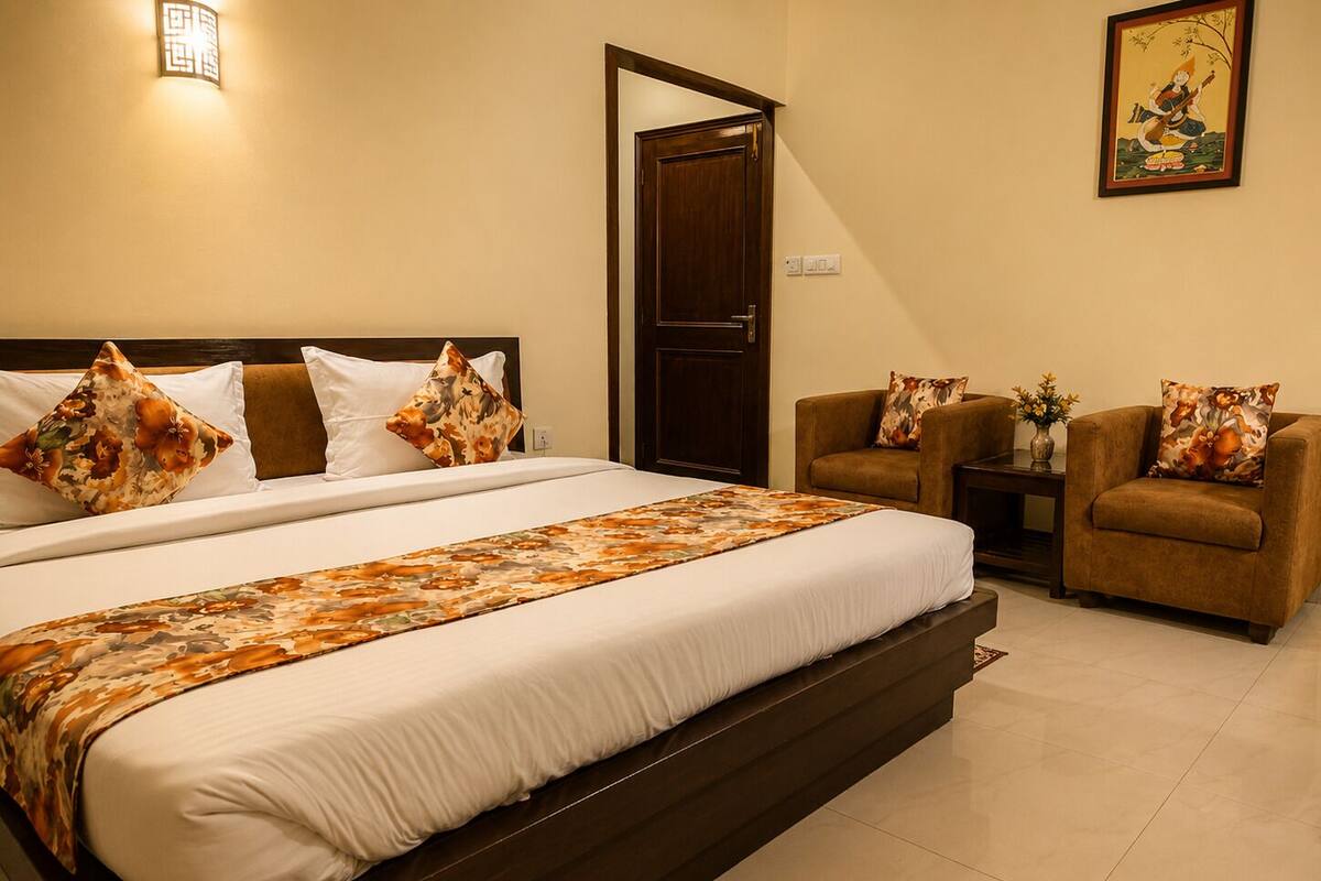 Habitación Deluxe doble, 1 cama de matrimonio grande | Escritorio, espacio para trabajar con un portátil, cortinas opacas