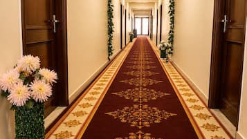 Deluxe Double Room, 1 King Bed | Hallway