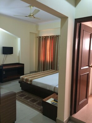 Chambre Double Deluxe, 1 très grand lit | Vue de la chambre