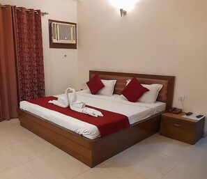 Deluxe Double Room, 1 King Bed | Soundproofing, free WiFi, bed sheets - Hotel Maiden Residency (Ghaziabad)
