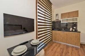Fridge, stovetop, coffee/tea maker, electric kettle