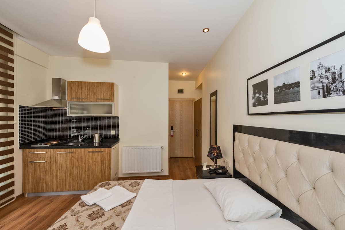 Minibar, brankas, kedap suara, dan tempat tidur bayi (biaya tambahan)