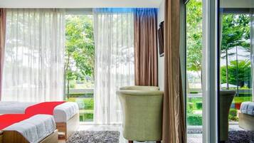 Minibar, in-room safe, desk, free WiFi