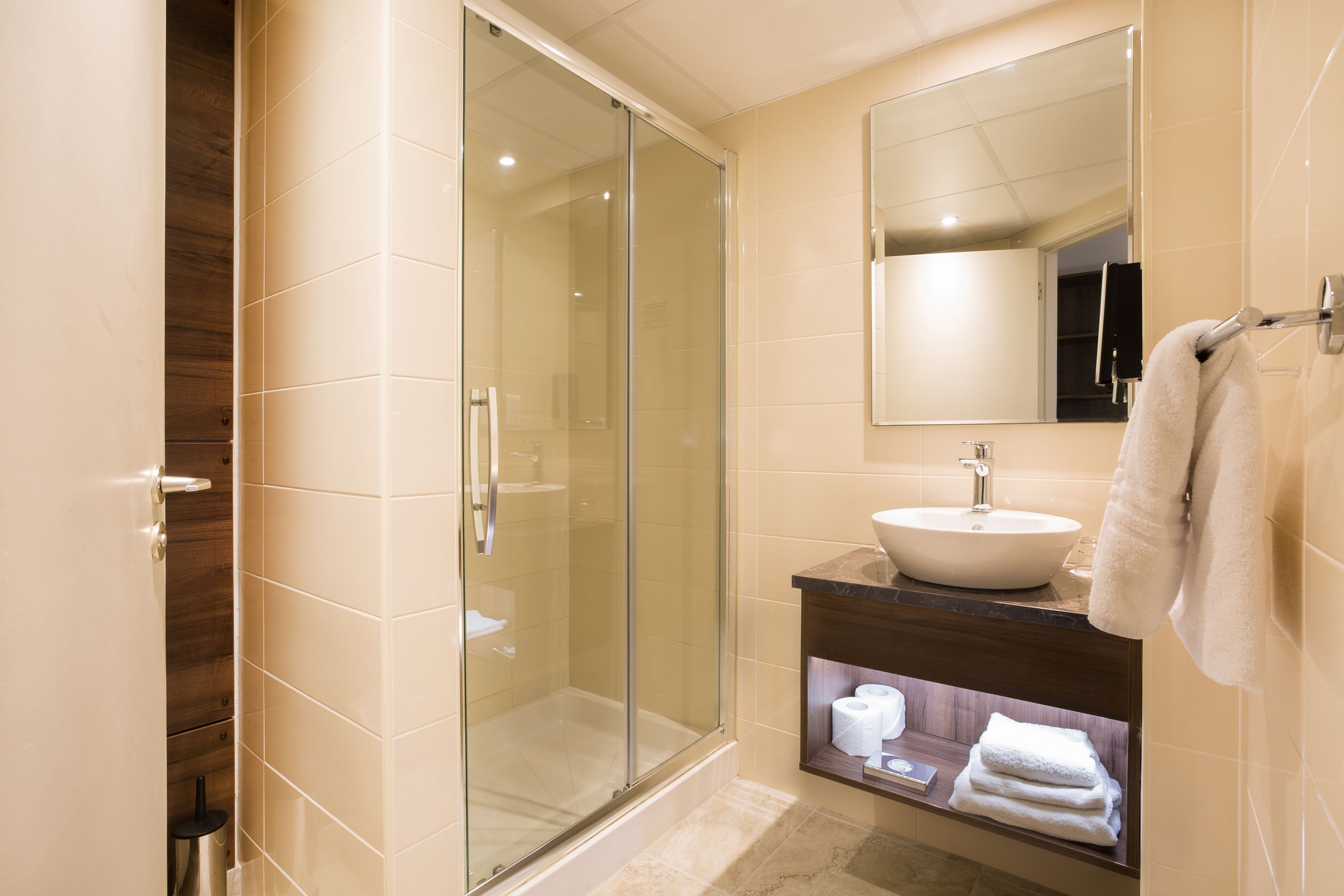 shower, free toiletries, hair dryer, towels