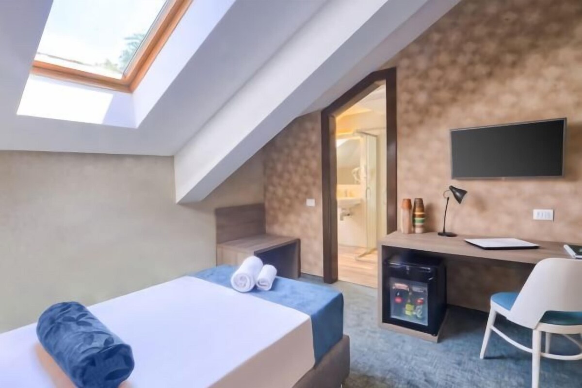 Ropa de cama de alta calidad y minibar 