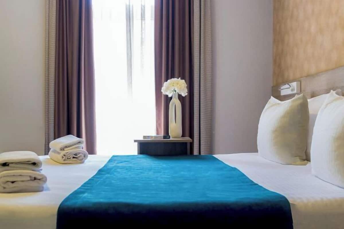 Premium bedding, minibar, in-room safe, desk