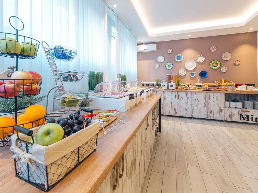 Free daily buffet breakfast